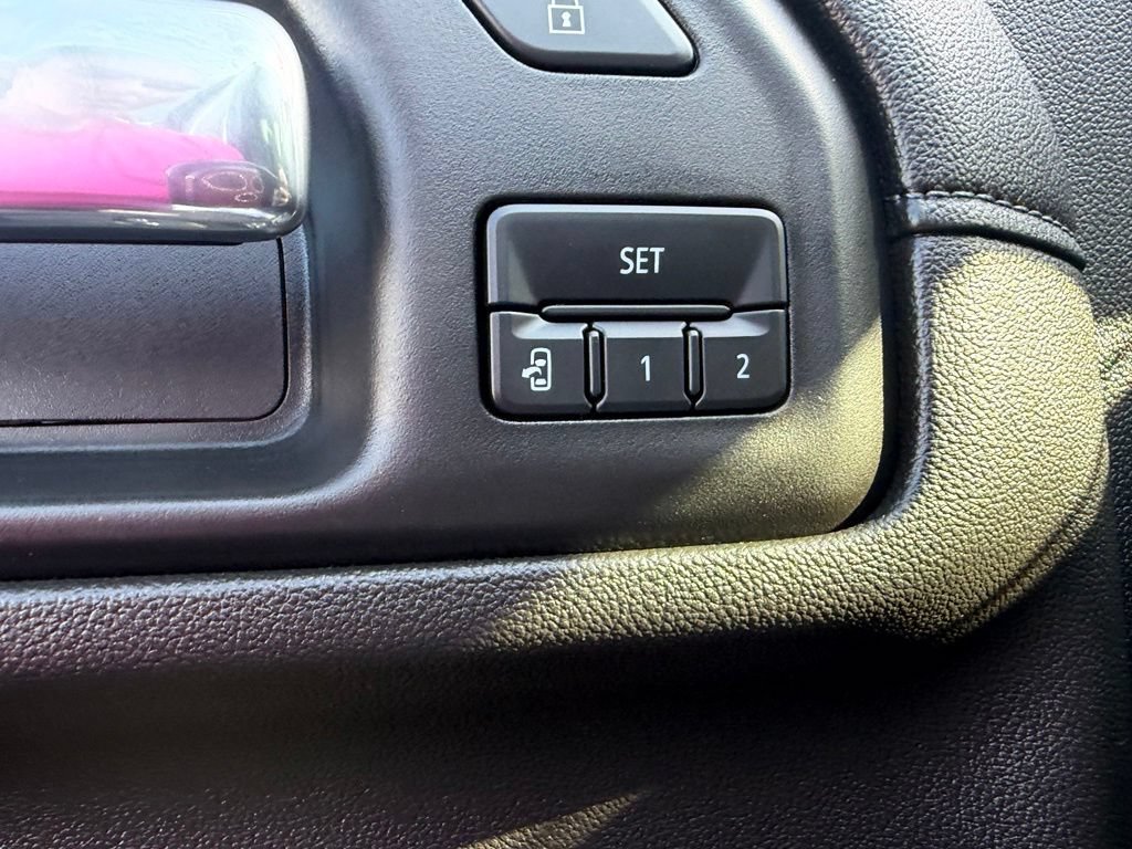 Used 2021 GMC Sierra 3500 Denali w/ Denali Ultimate Package AWD/4WD image 29
