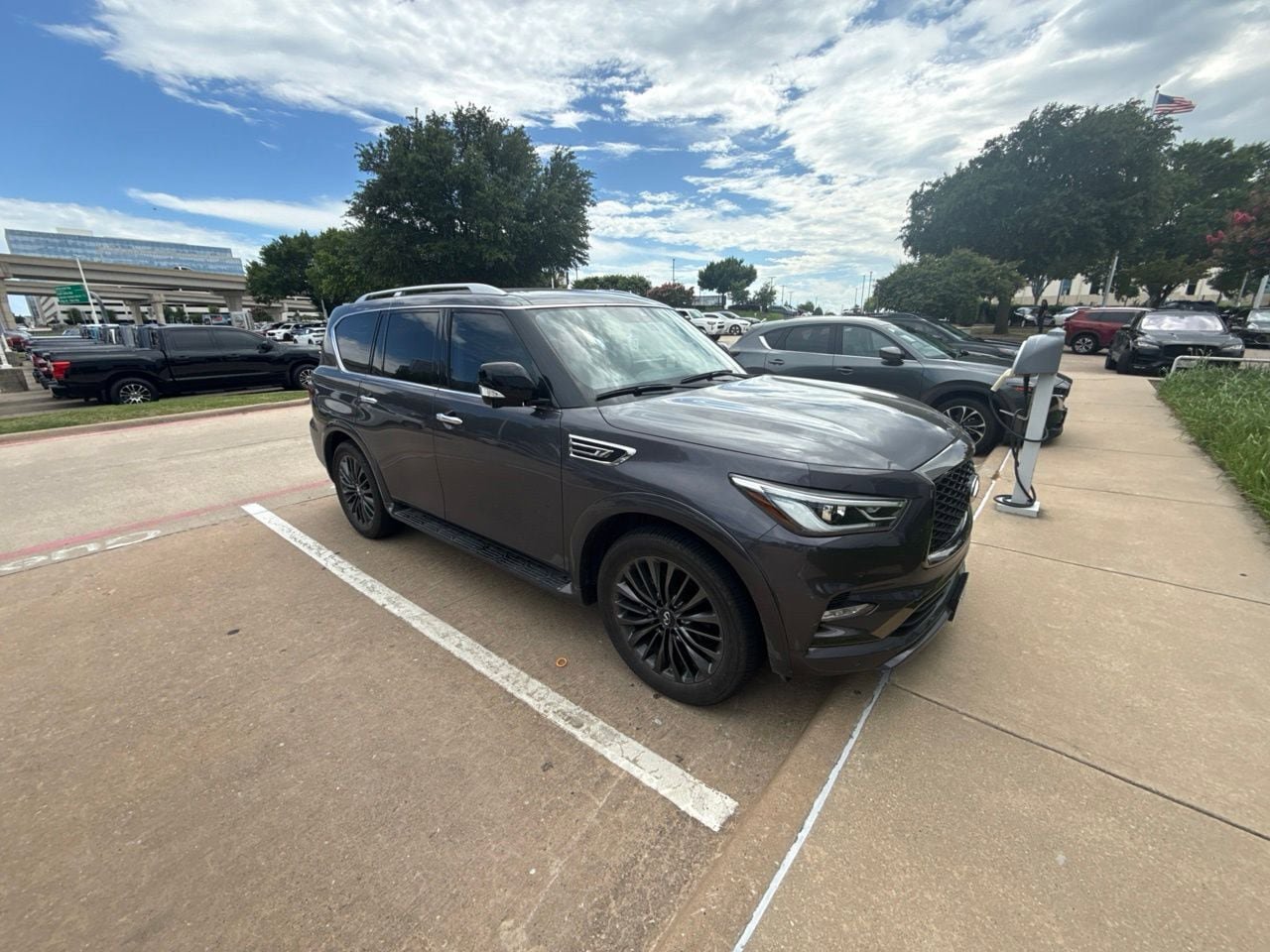 Used 2023 INFINITI QX80 Premium Select w/ Cargo Package RWD image 3