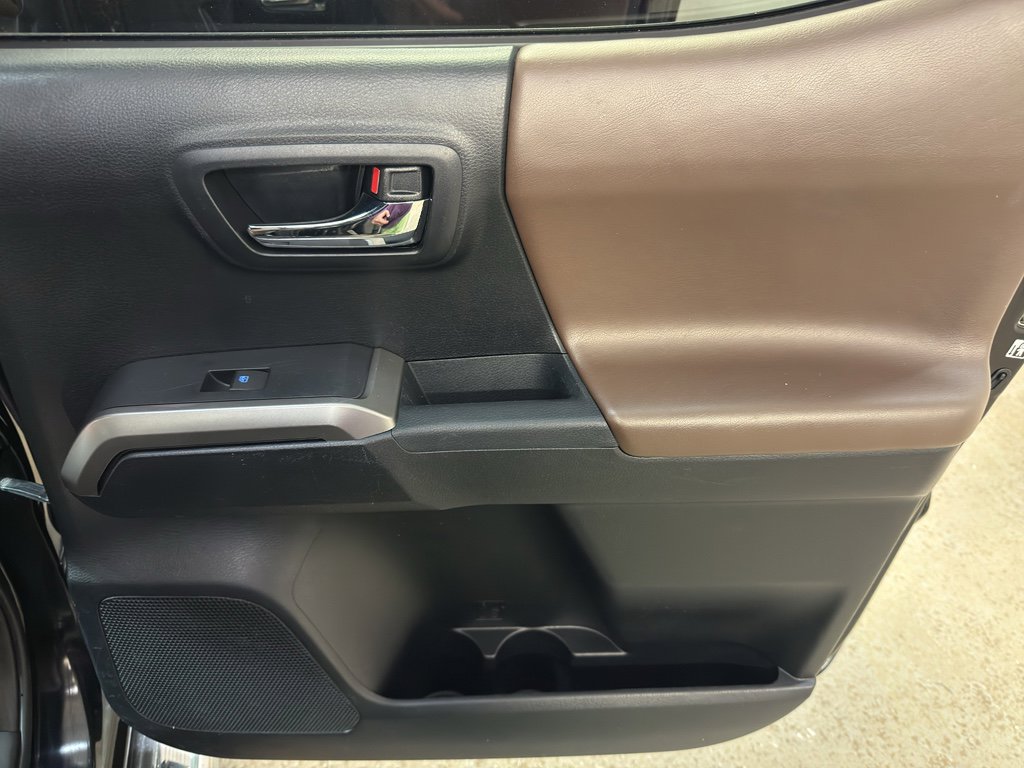 Used 2016 Toyota Tacoma Limited w/ Towing Package image 25