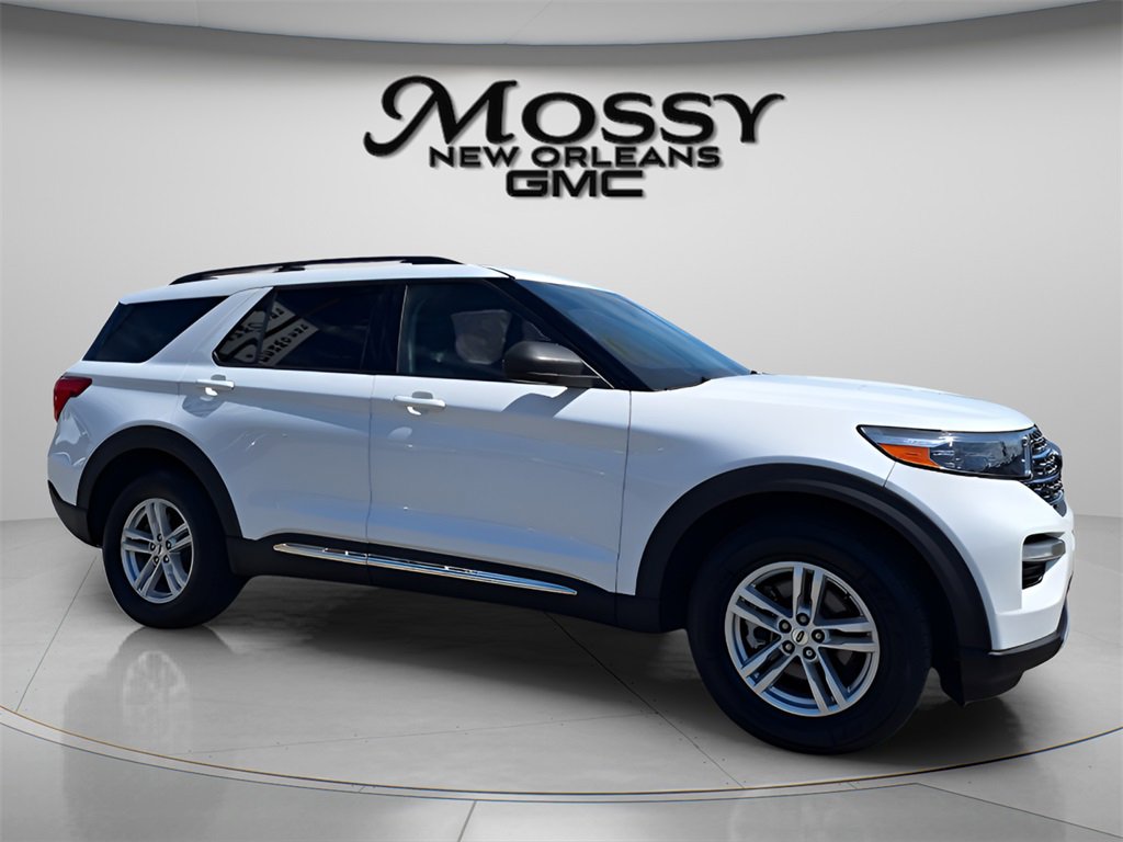 Used 2022 Ford Explorer XLT w/ Equipment Group 202A image 3