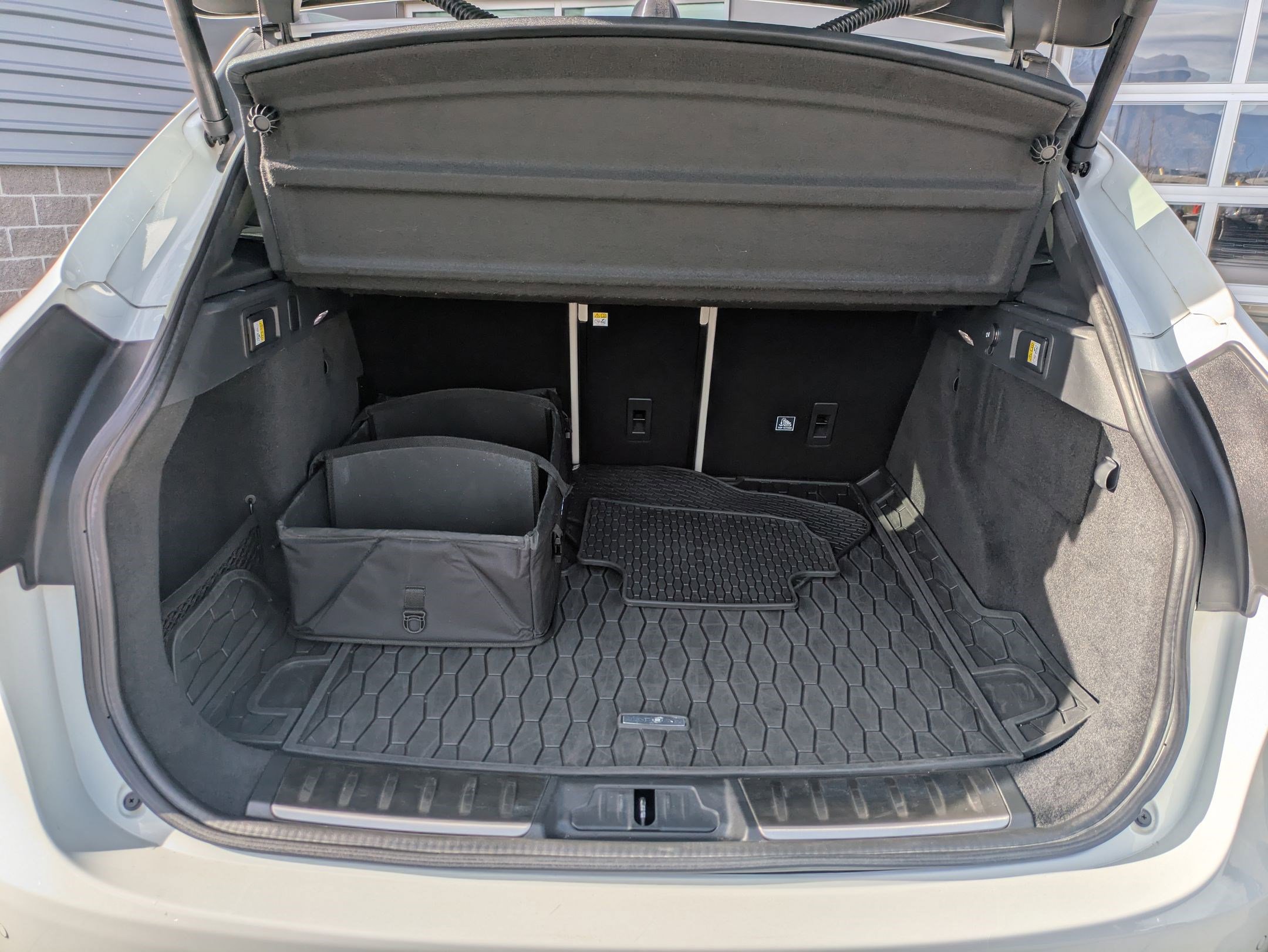 Used 2020 Jaguar F-PACE SVR image 30