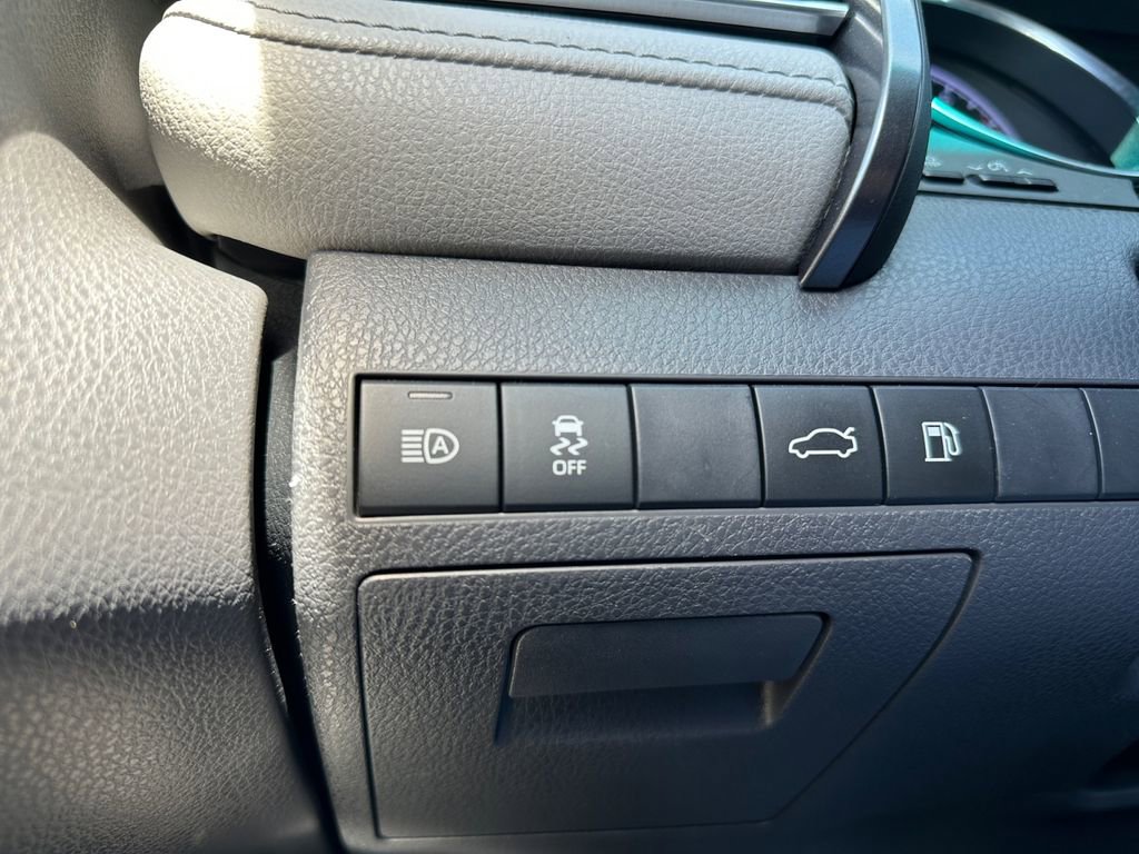 Used 2018 Toyota Camry LE FWD image 20