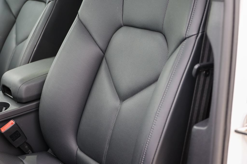 Certified 2026 Porsche Macan AWD/4WD image 34