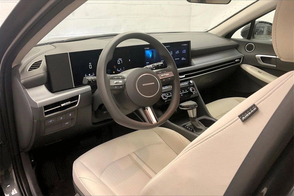 Certified 2025 Hyundai Sonata SE image 12