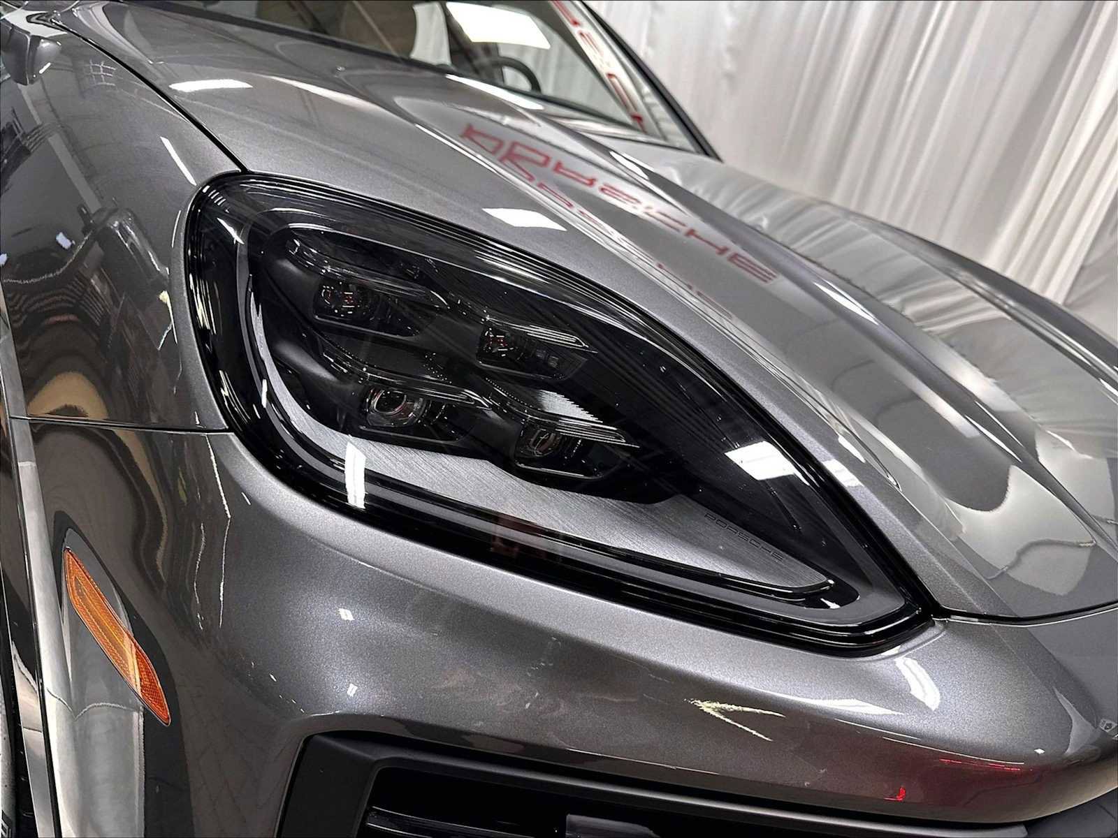 Used 2026 Porsche Cayenne Coupe AWD/4WD image 14