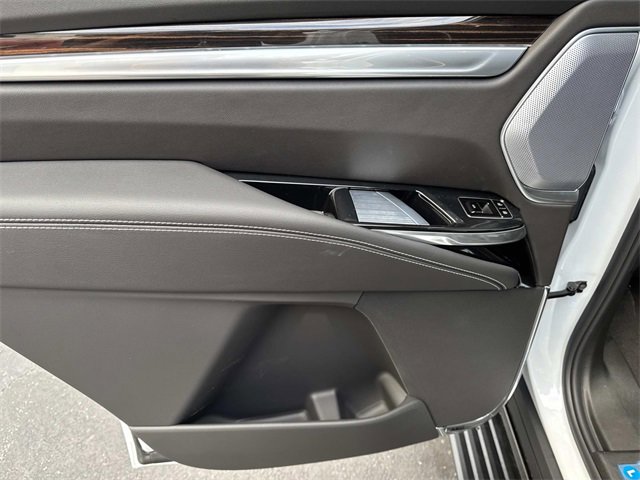 New 2026 Cadillac Escalade Luxury w/ LPO, Radiant Package image 11