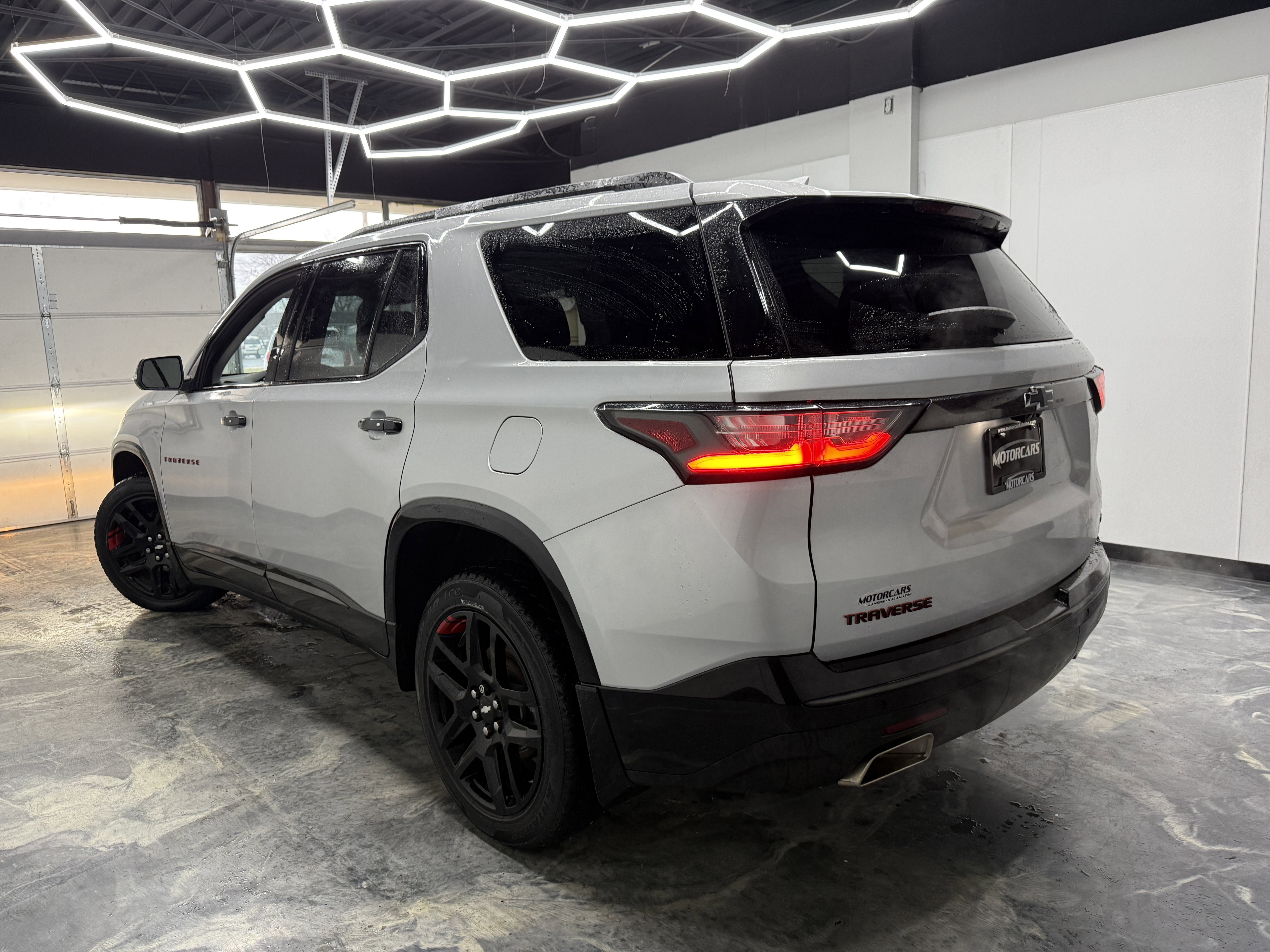 Used 2021 Chevrolet Traverse Premier w/ Redline Edition AWD/4WD image 3