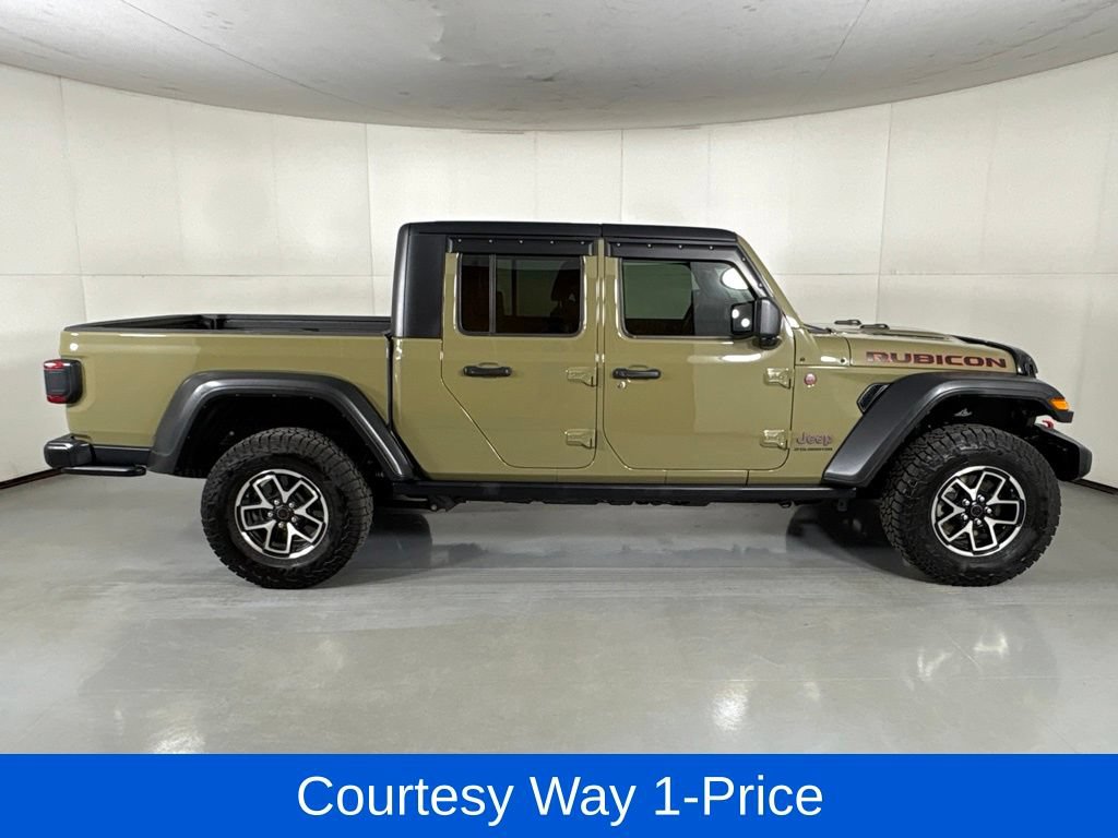 Used 2025 Jeep Gladiator Rubicon w/ Technology Group AWD/4WD image 12