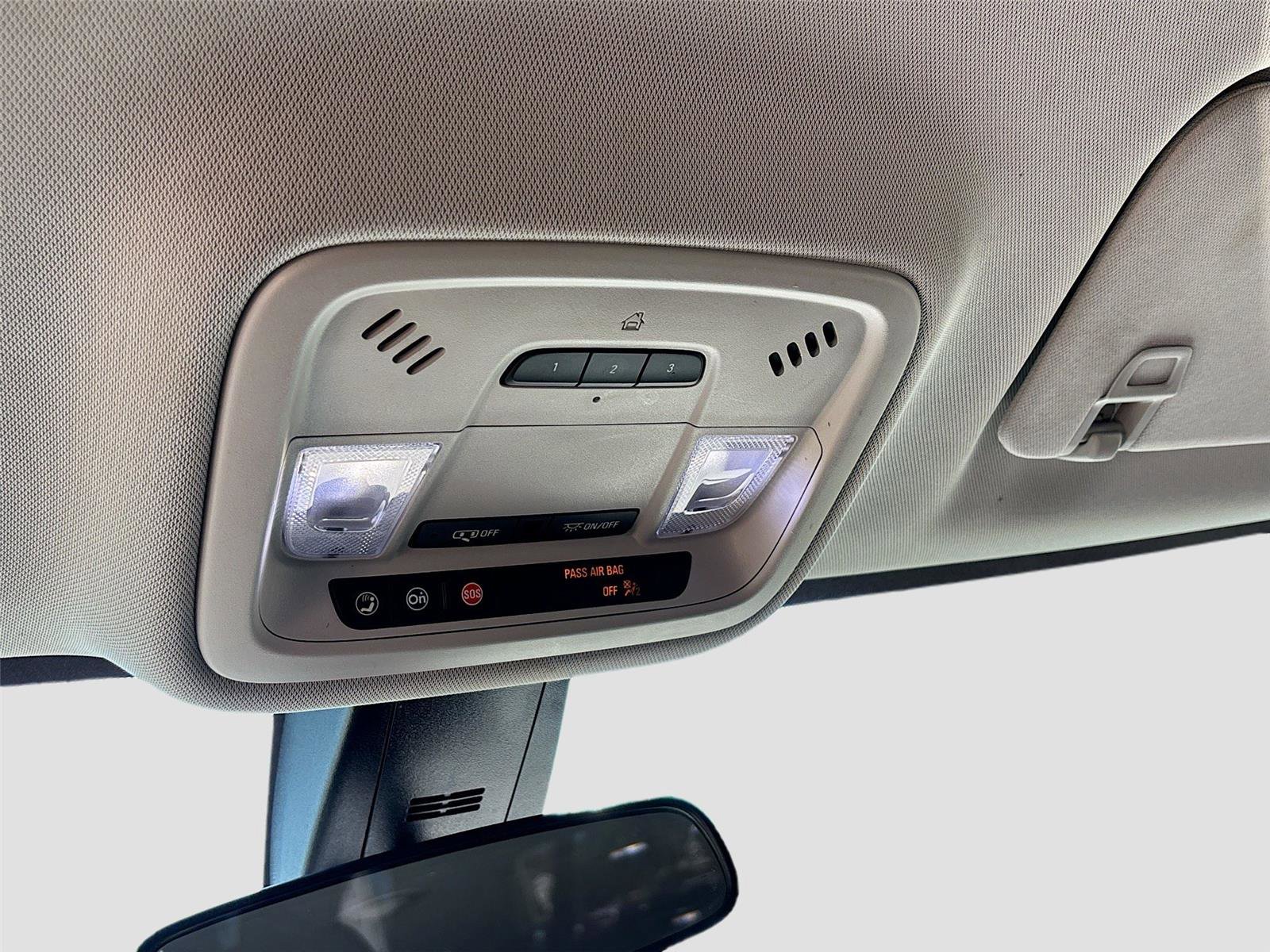 Used 2020 Chevrolet Traverse LT w/ Driver Confidence II Package image 25