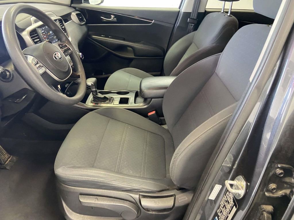Used 2020 Kia Sorento LX image 16