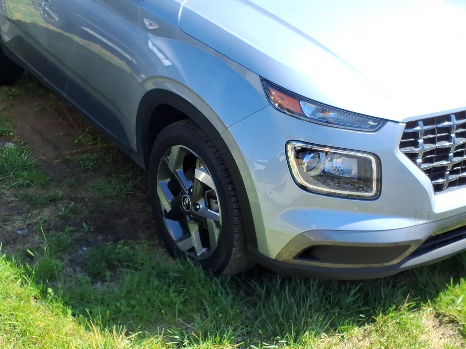 Certified 2022 Hyundai Venue SEL FWD image 10