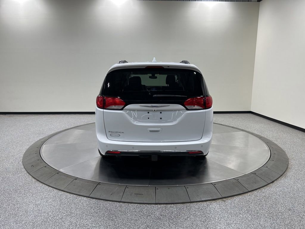 Used 2018 Chrysler Pacifica Touring-L FWD image 8