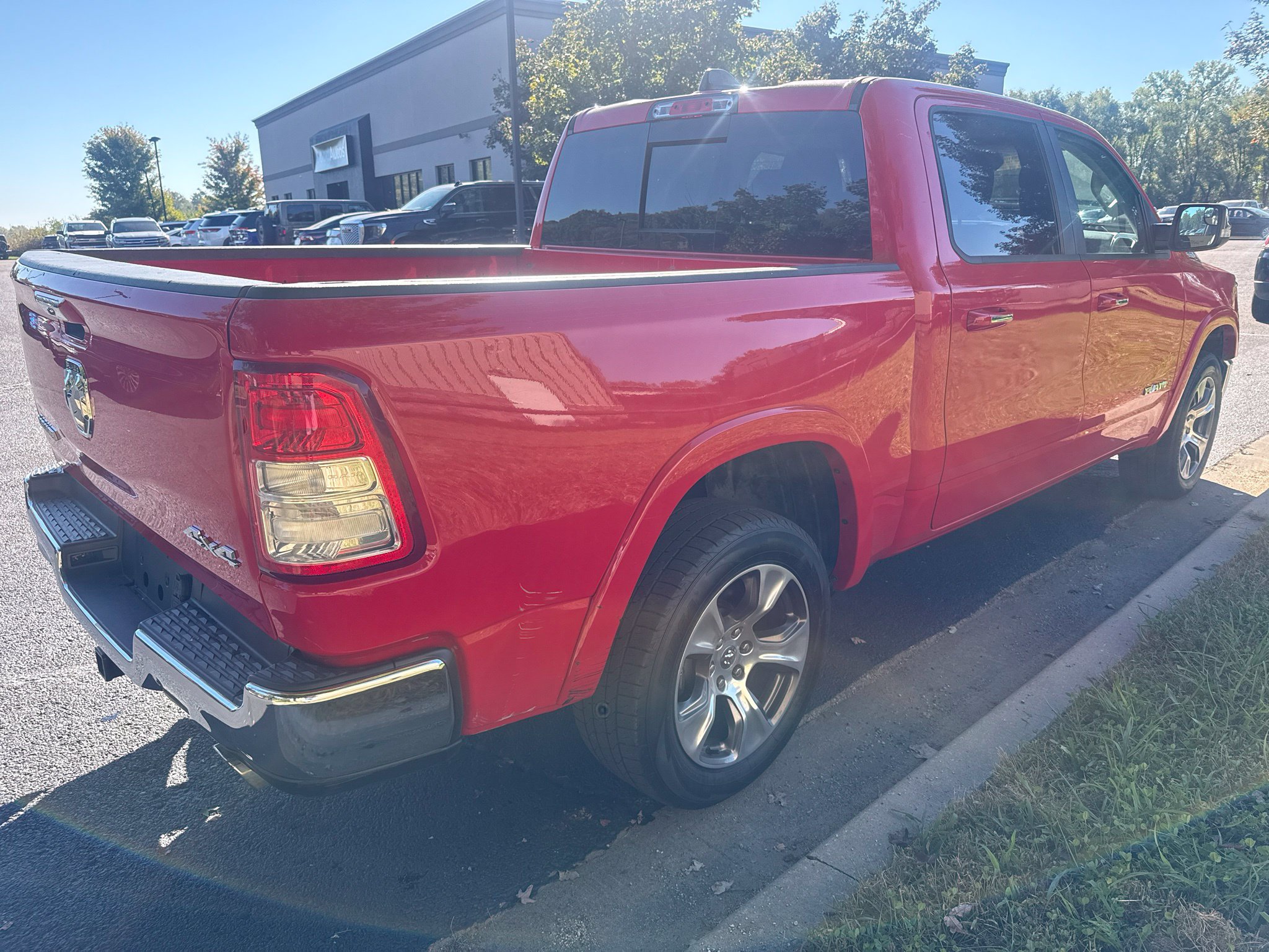 Used 2022 RAM 1500 Laramie AWD/4WD image 5