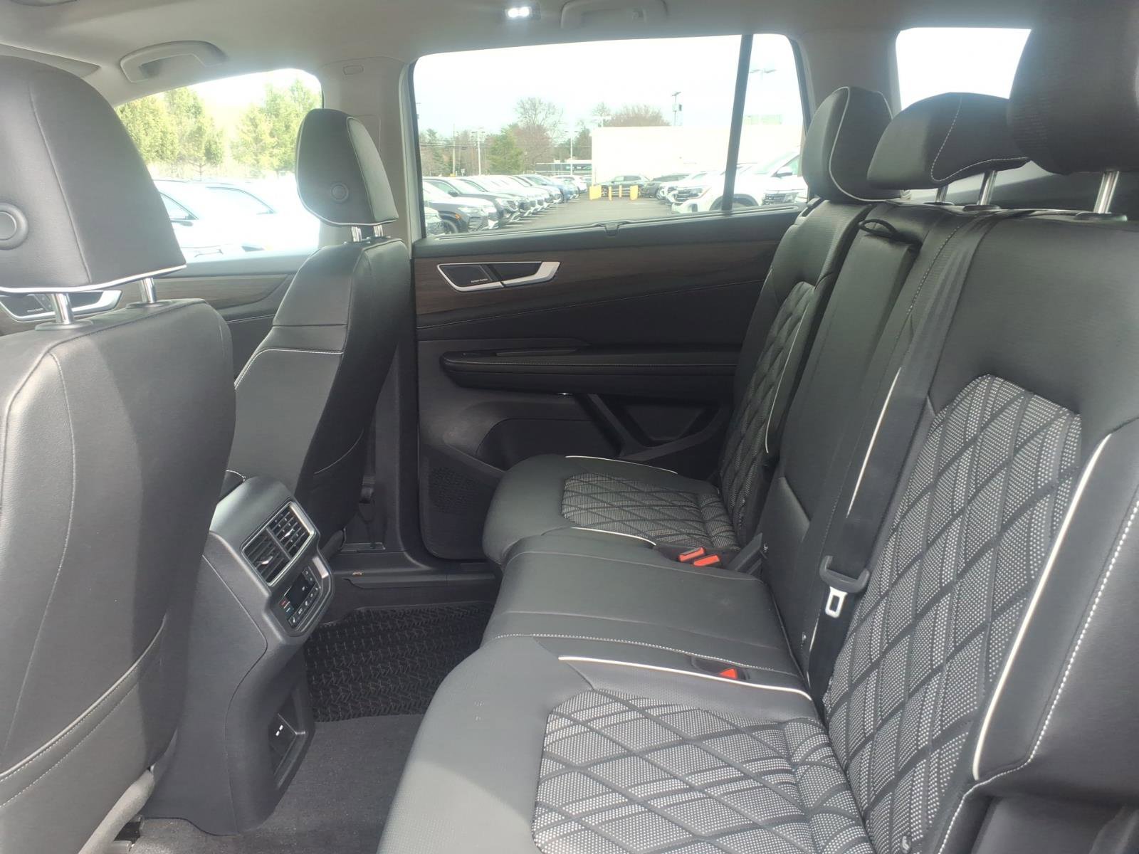 New 2026 Volkswagen Atlas SEL Premium R-Line image 9