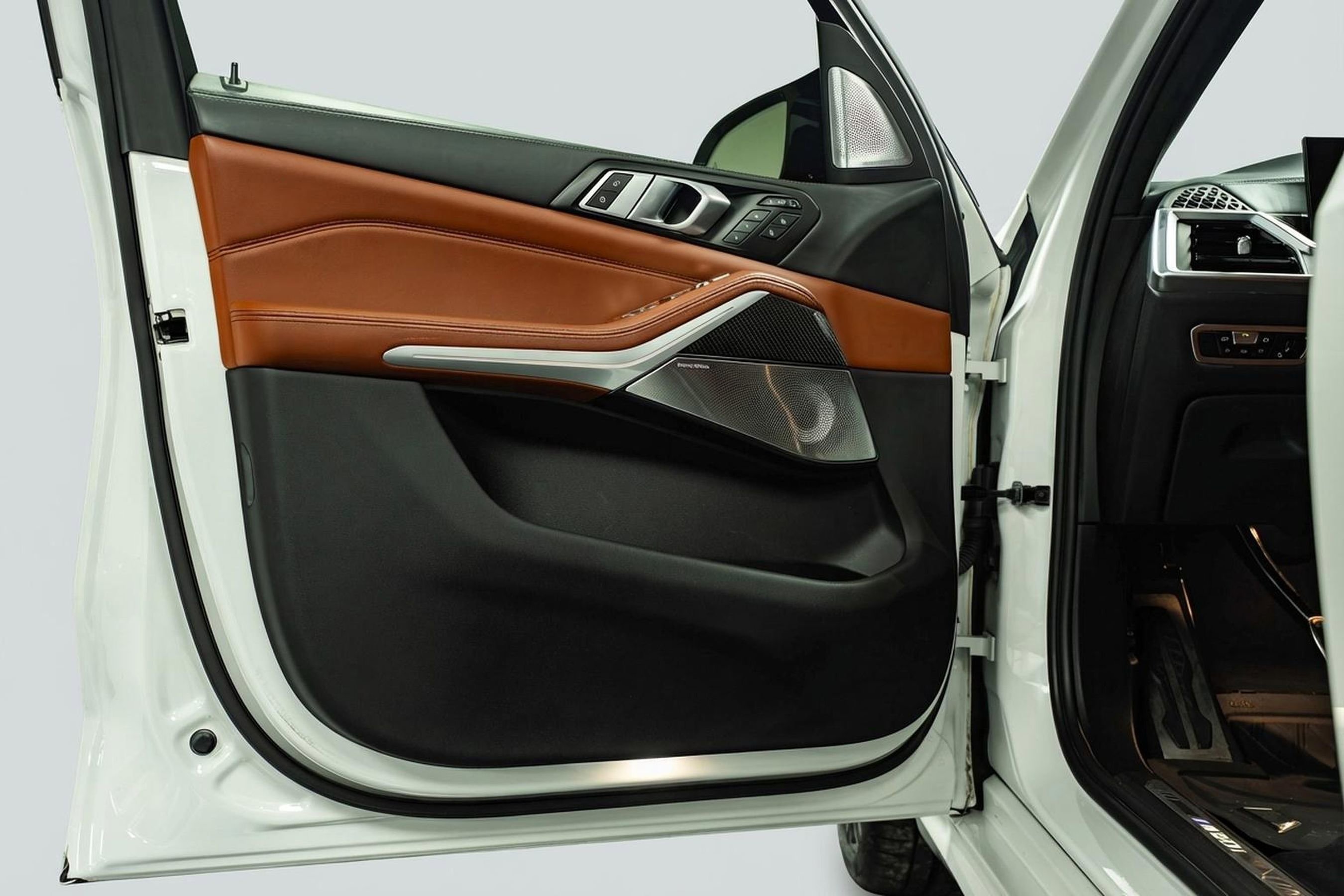 Used 2023 BMW X7 M60i w/ Executive Package image 7