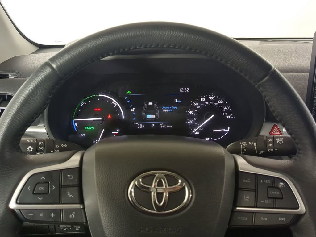 Used 2025 Toyota Sienna XLE image 33
