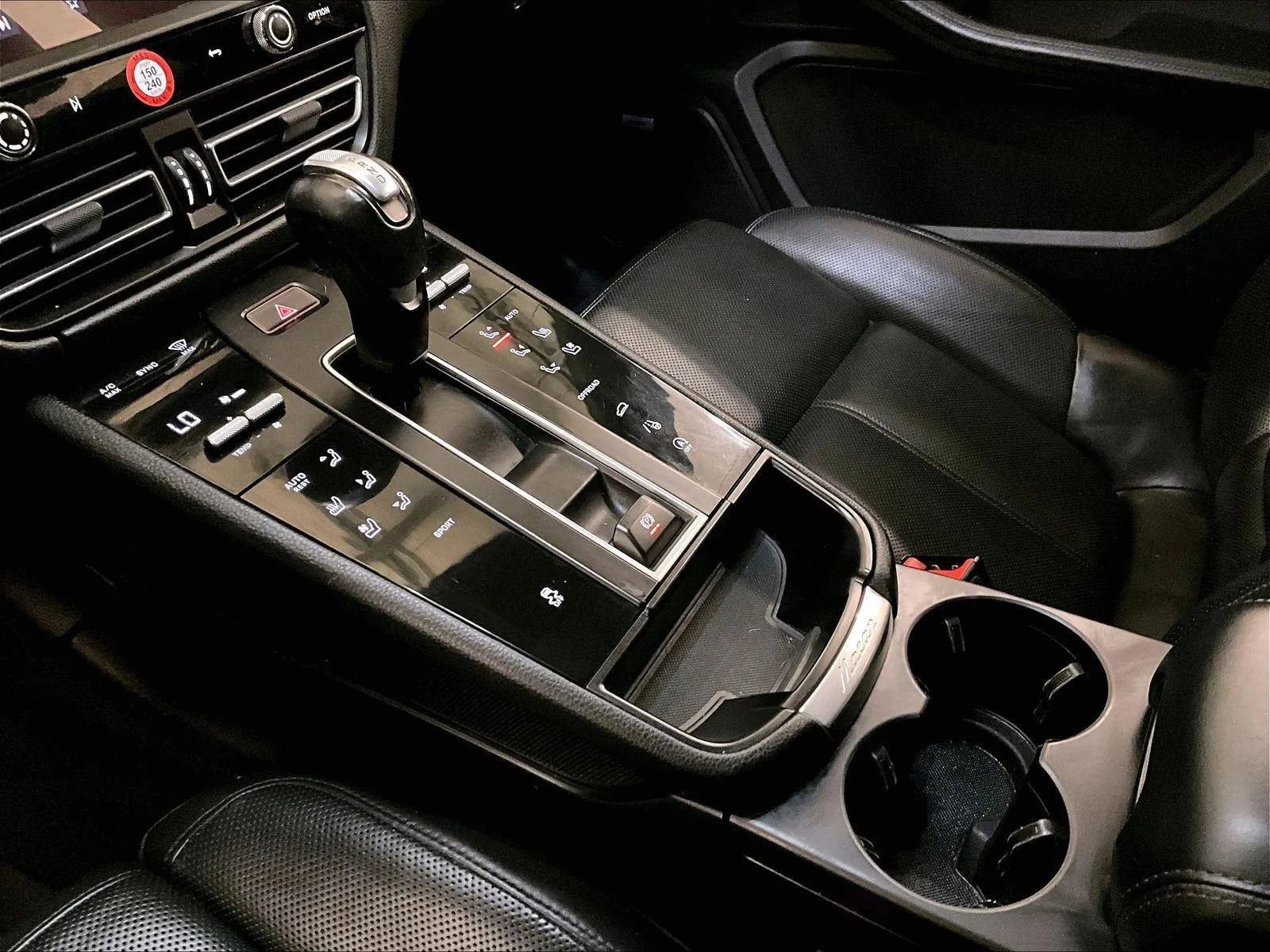 Used 2023 Porsche Macan Turbo AWD/4WD image 16