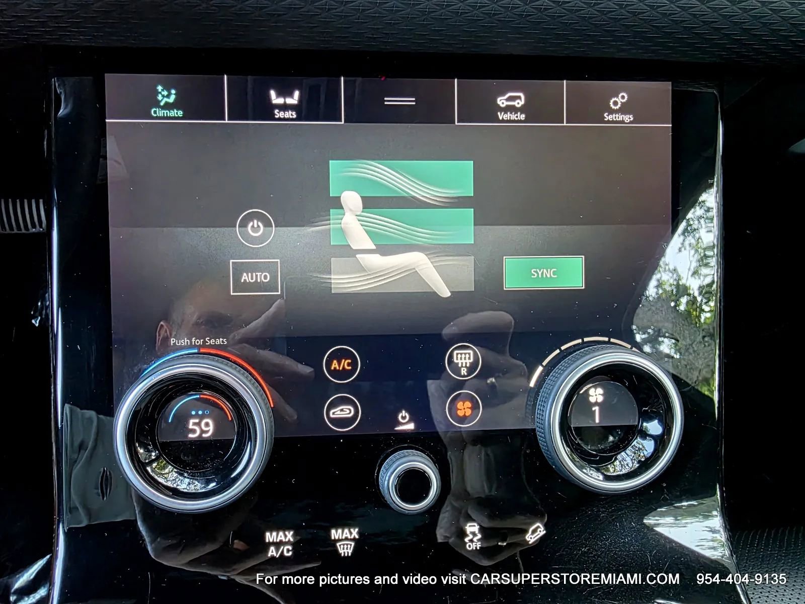 Used 2018 Land Rover Range Rover Velar R-Dynamic SE AWD/4WD image 47