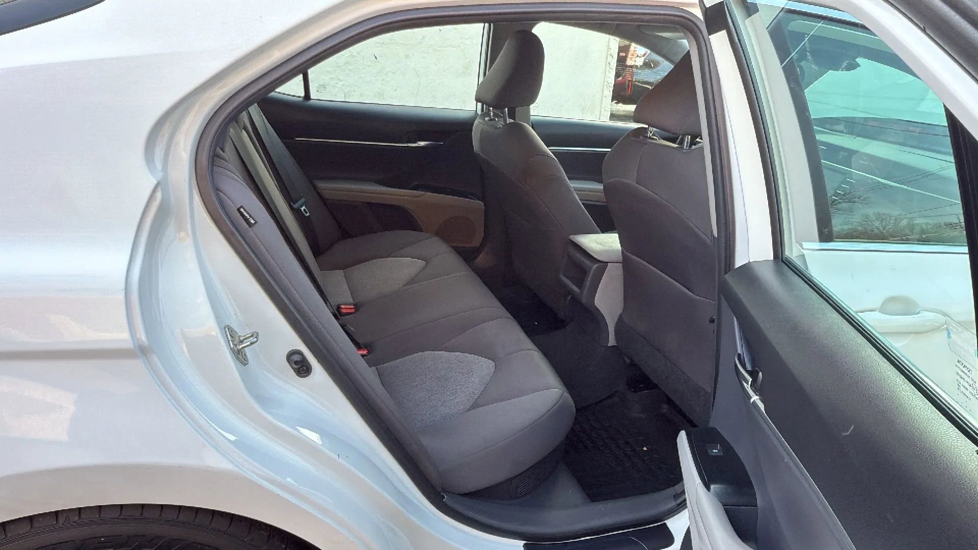 Used 2020 Toyota Camry LE image 26