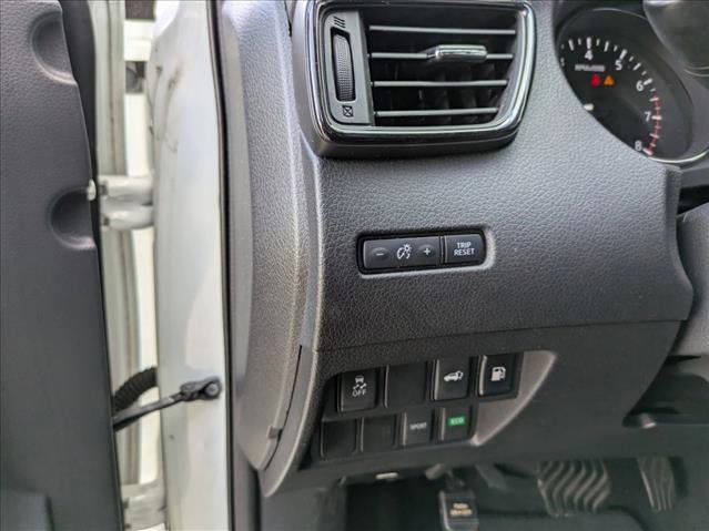 Used 2018 Nissan Rogue SV image 13