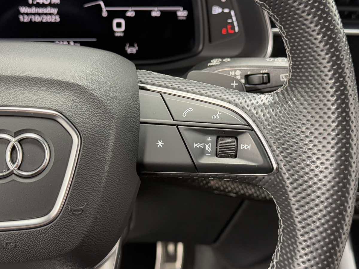 Used 2021 Audi SQ7 Premium Plus w/ Driver Assistance Package image 25