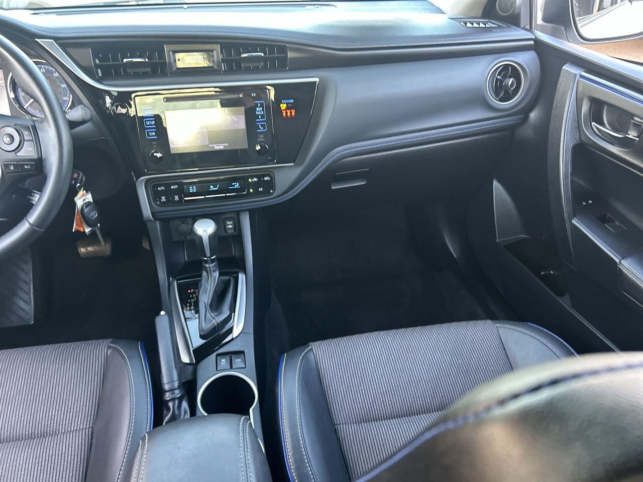 Used 2018 Toyota Corolla SE w/ Carpet Mat Package (TMS) FWD image 13