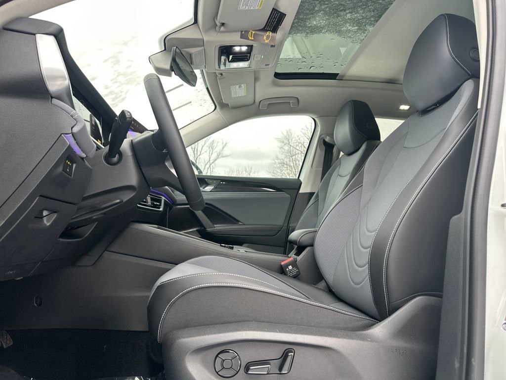 New 2026 Volkswagen Tiguan SE image 3