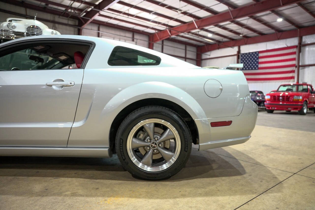 Used 2005 Ford Mustang GT Premium image 5