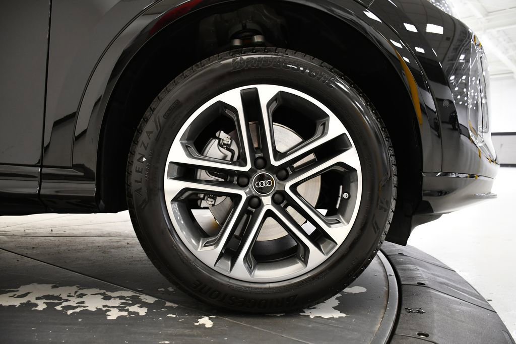 Used 2025 Audi Q5 Premium w/ Convenience Package image 16