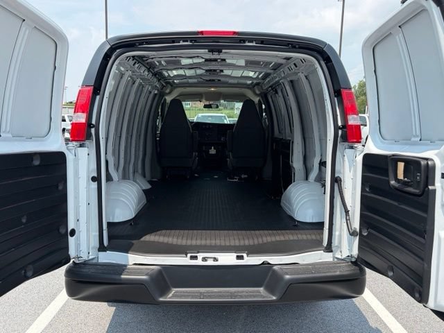 New 2026 Chevrolet Express 3500 w/ Driver Convenience Package RWD image 7