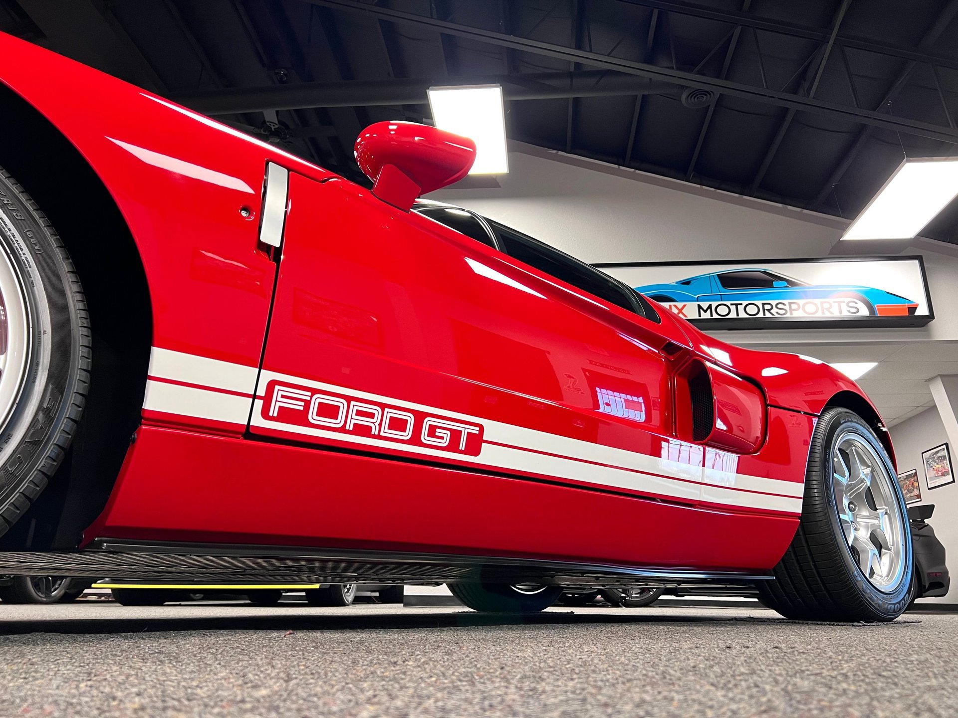 Used 2005 Ford GT RWD image 37