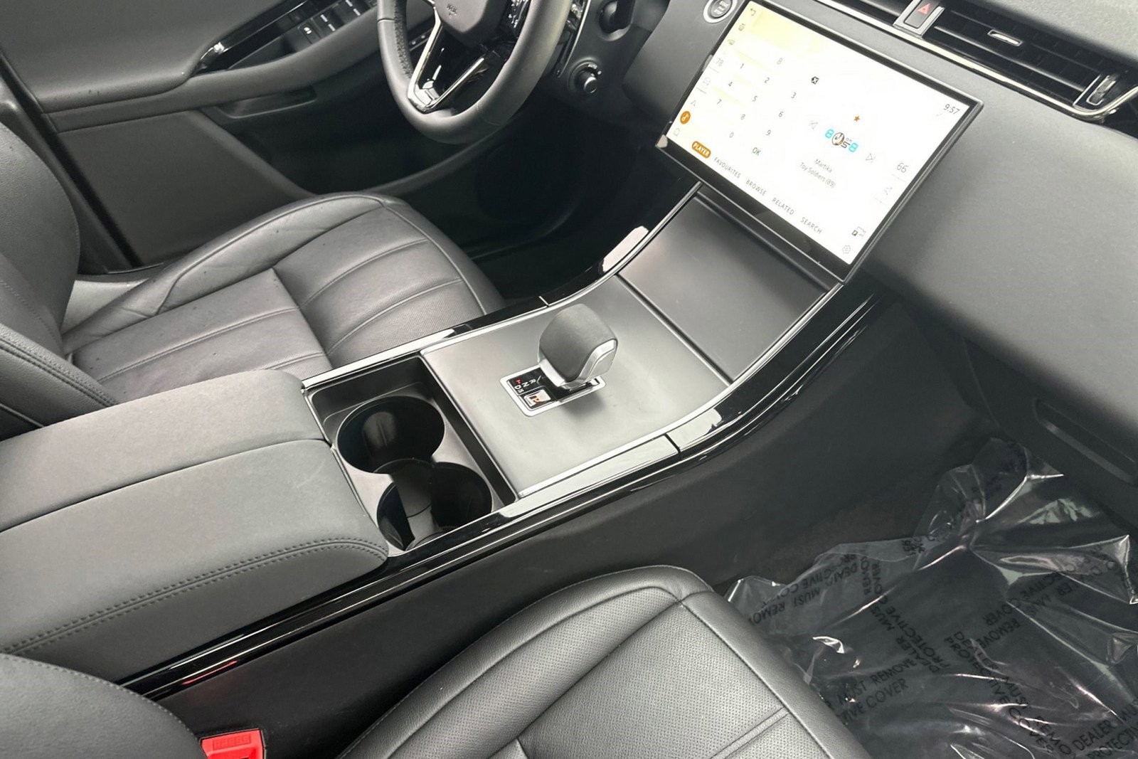 Certified 2025 Land Rover Range Rover Evoque Dynamic SE image 32