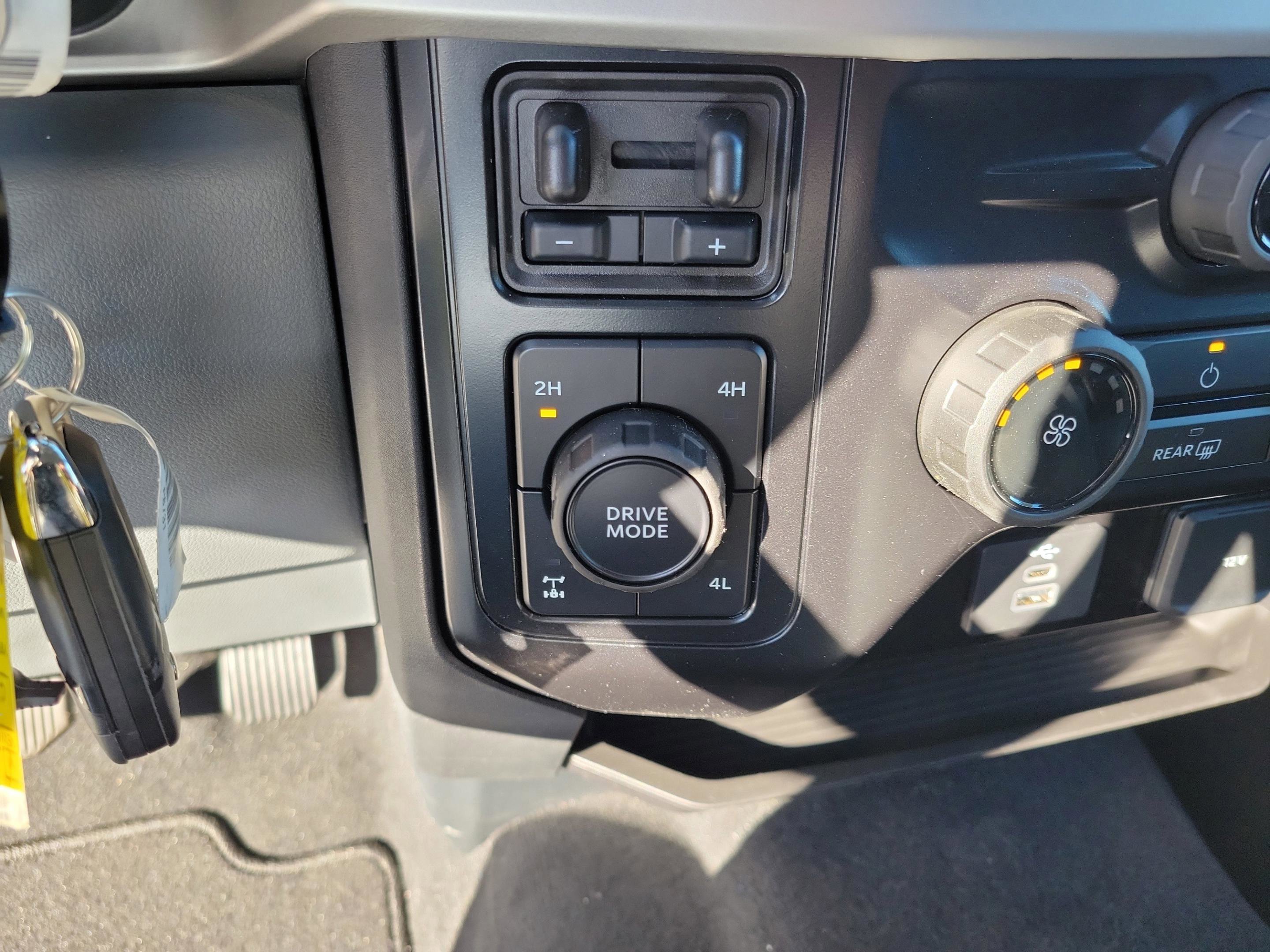 New 2025 Ford F350 XLT w/ FX4 Off-Road Package image 18