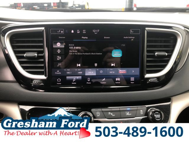 Used 2023 Chrysler Pacifica Touring-L FWD image 23