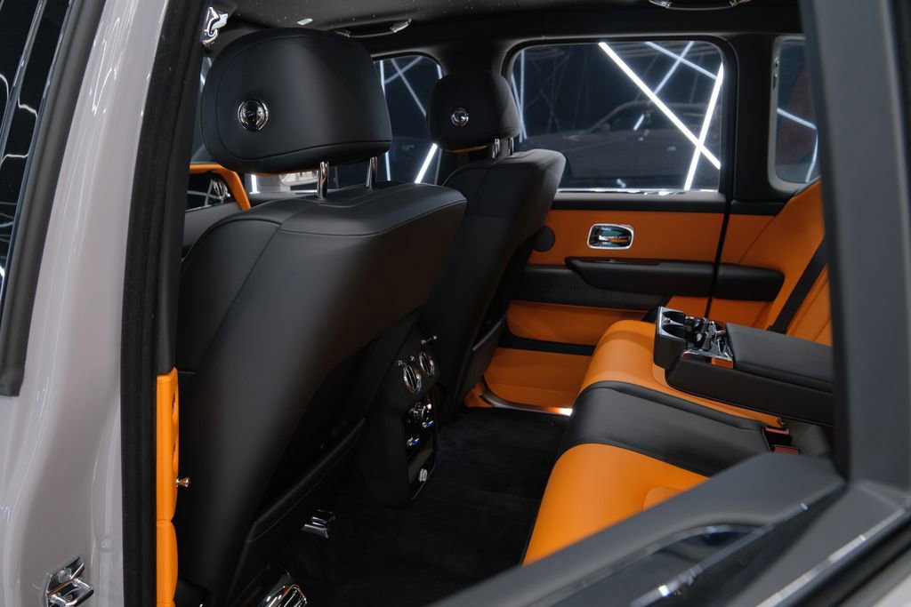 Used 2026 Rolls-Royce Cullinan AWD/4WD image 32