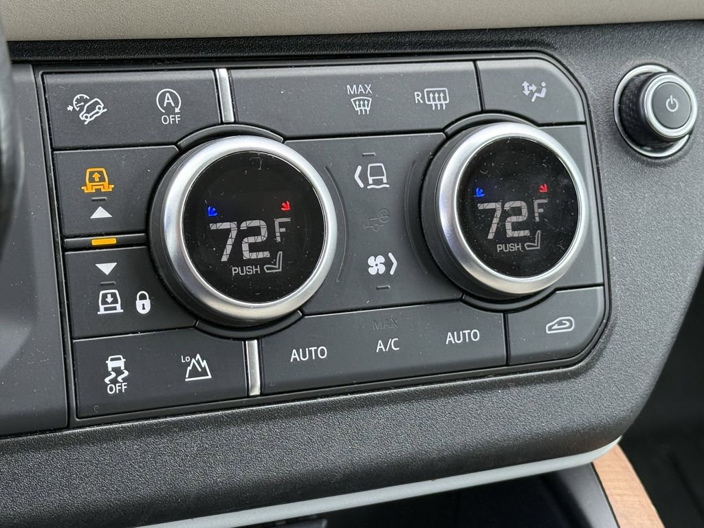 Used 2020 Land Rover Defender 110 SE image 28