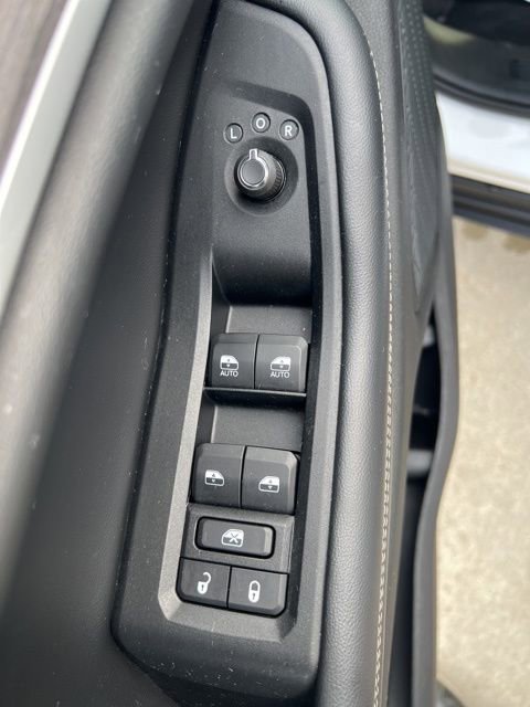 Used 2023 Jeep Grand Cherokee Limited w/ Luxury Tech Group II image 16