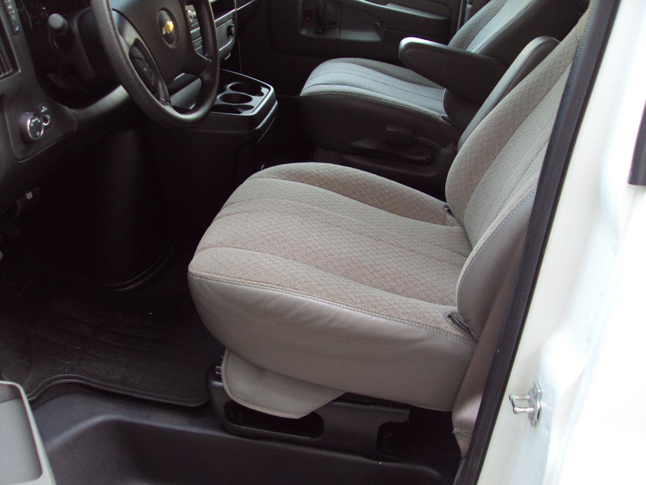 Used 2013 Chevrolet Express 1500 LT w/ LT Preferred Equipment Group AWD/4WD image 16
