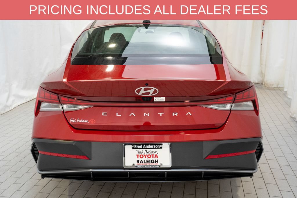 Used 2025 Hyundai Elantra SEL FWD image 4