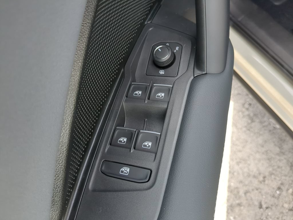 Certified 2026 Volkswagen Tiguan SE R-Line FWD image 18