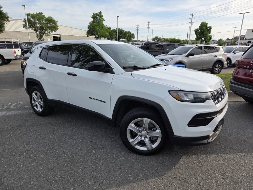 Used 2023 Jeep Compass Sport AWD/4WD image 3
