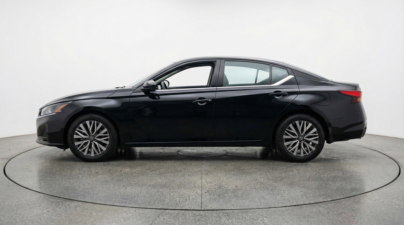 Used 2025 Nissan Altima 2.5 SV image 5