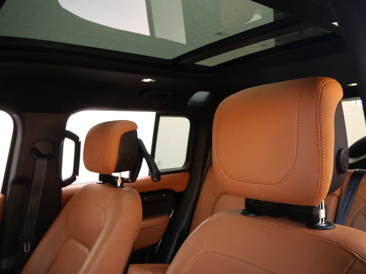 Used 2024 Land Rover Defender 110 V8 image 18