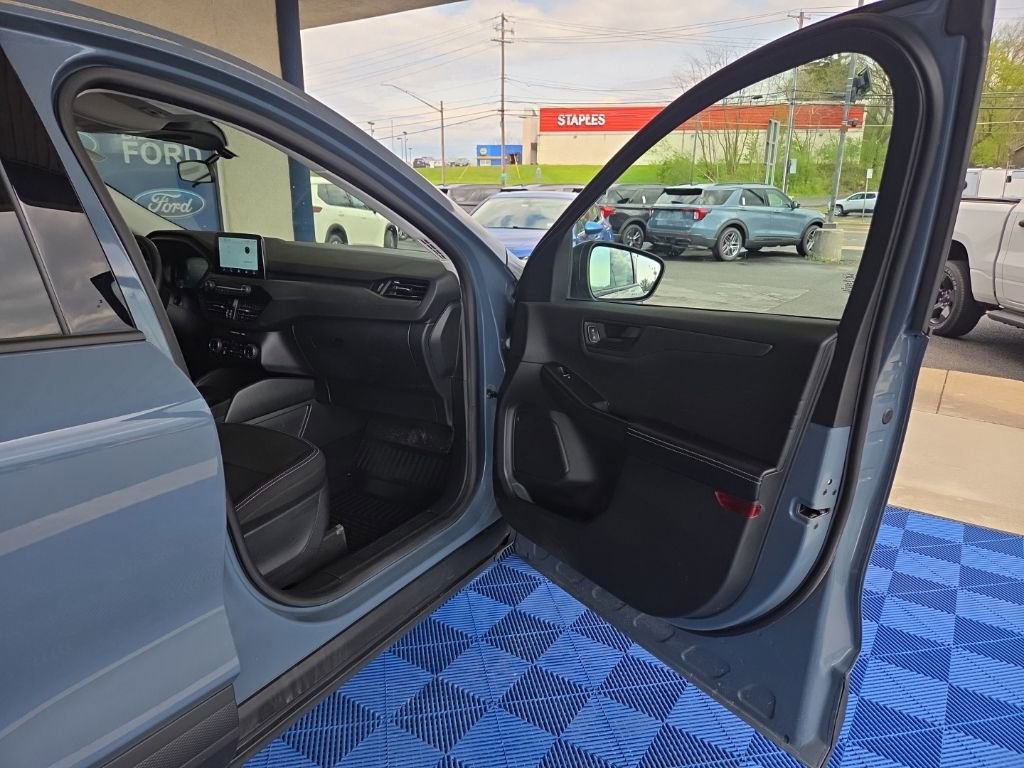 Used 2024 Ford Escape Active AWD/4WD image 32
