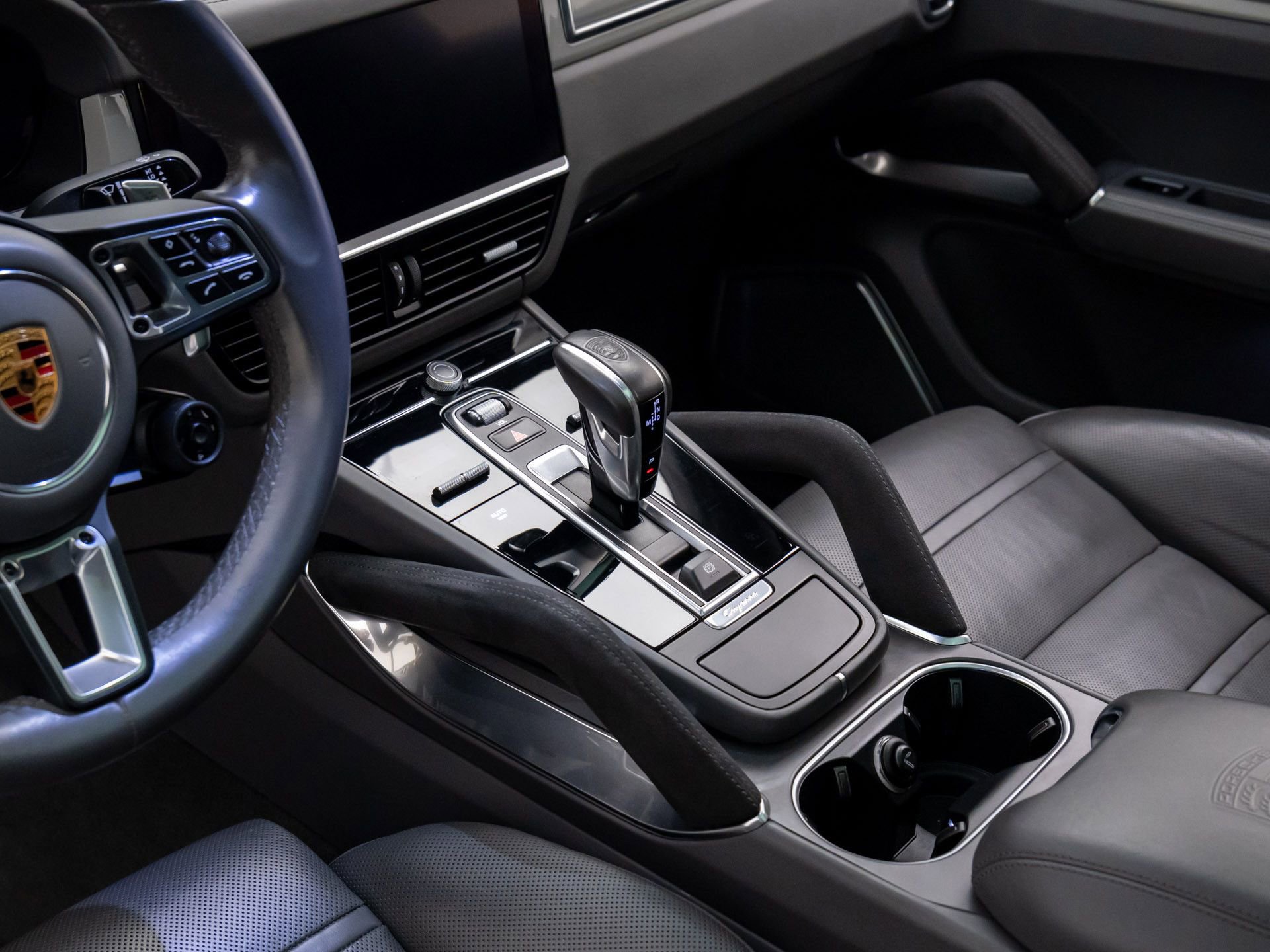 Used 2020 Porsche Cayenne Turbo image 13