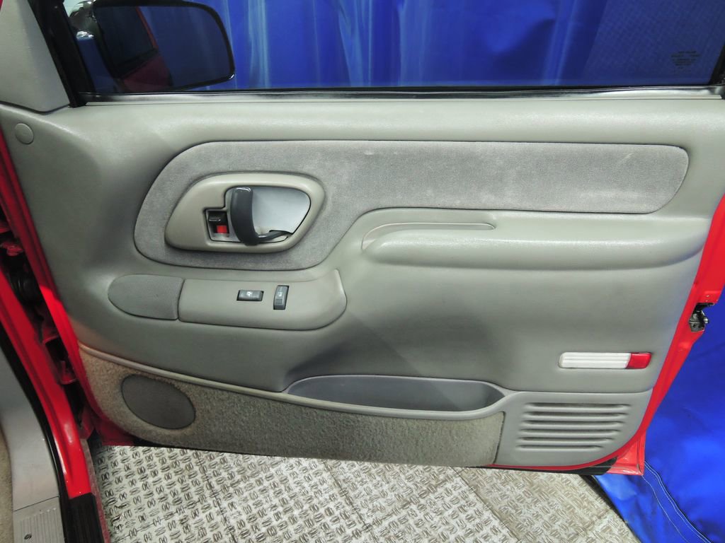 Used 1995 Chevrolet Silverado 1500 2WD Regular Cab image 23