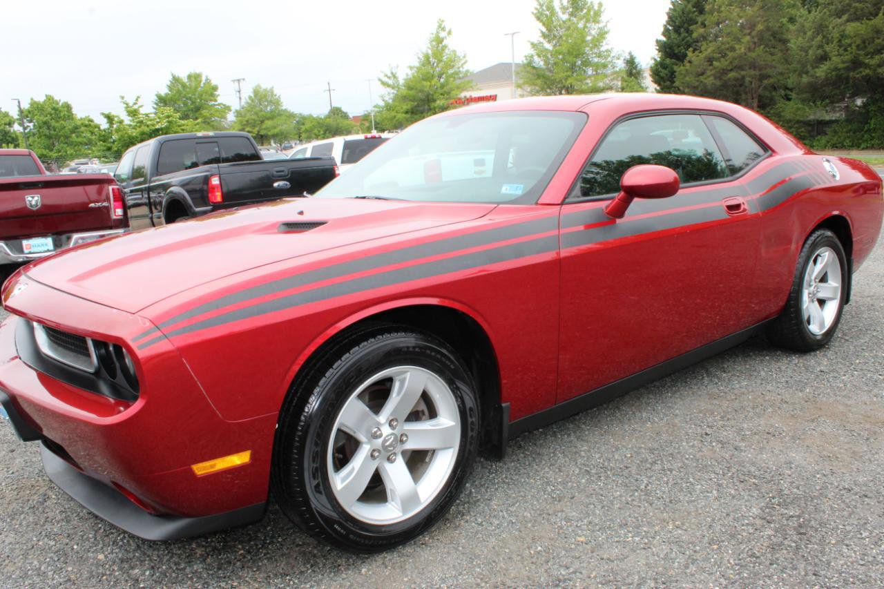 Used 2010 Dodge Challenger SE RWD image 2