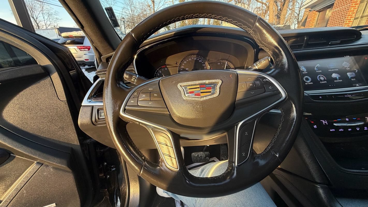 Used 2018 Cadillac XT5 Luxury w/ LPO, Black Ice Package FWD image 13