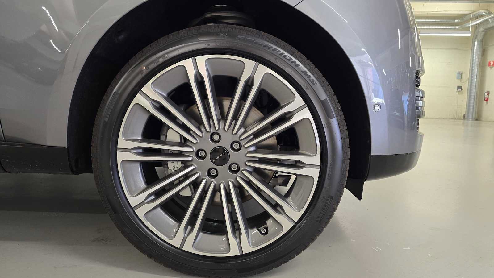 New 2026 Land Rover Range Rover Long Wheelbase SE AWD/4WD image 9