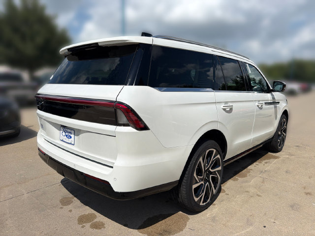 New 2026 Lincoln Navigator Reserve AWD/4WD image 6